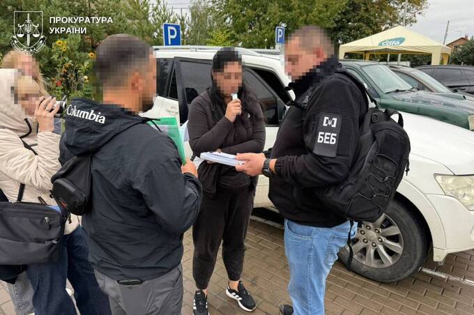 Схема з «автівками для ЗСУ»: у Вінниці судитимуть жінку за контрабанду (фото)