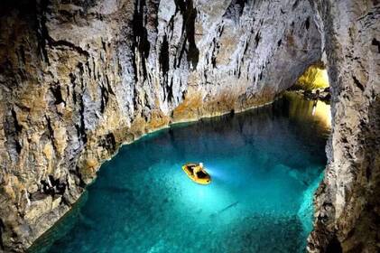 Перлина України, а може й світу: де знайти найбільше підземне озеро з кришталевою водою
