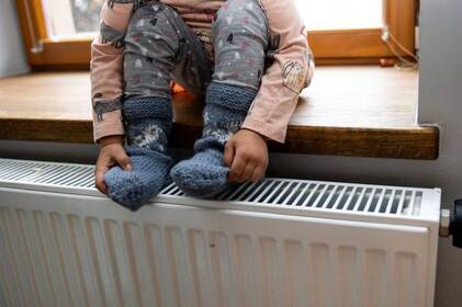 Кабмін змістив дати опалювального сезону: коли подадуть тепло в домівки українців (оновлено)