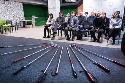 Відчути світ без зору: у Вінниці вчилися створювати справді безбар’єрний простір