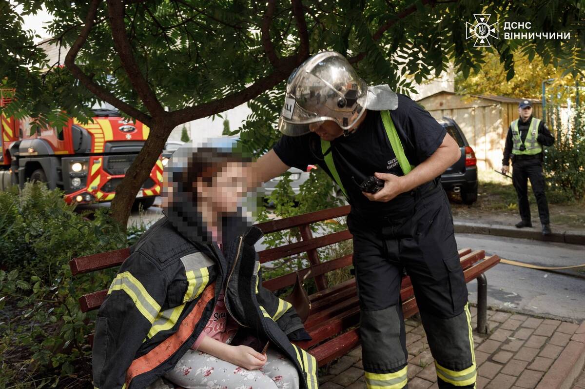 Пожежа у багатоповерхівці у Вінниці: рятувальники евакуювали 11-річну дівчинку