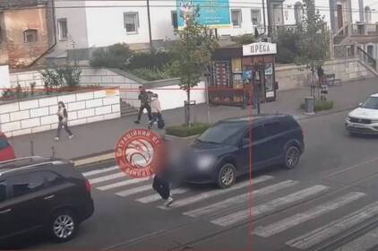 У центрі Вінниці автомобіль збив пішохода (відео)