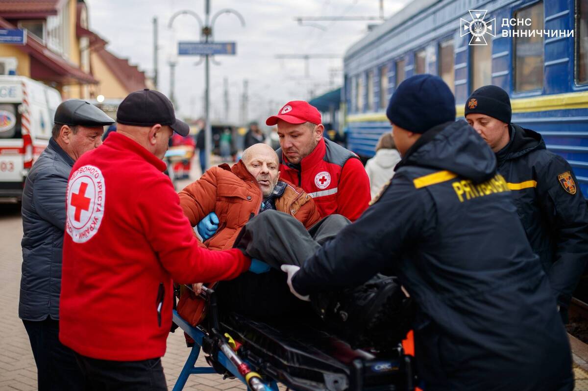 До Вінниці евакуювали літніх людей із прифронтових областей