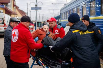 До Вінниці евакуювали літніх людей із прифронтових областей