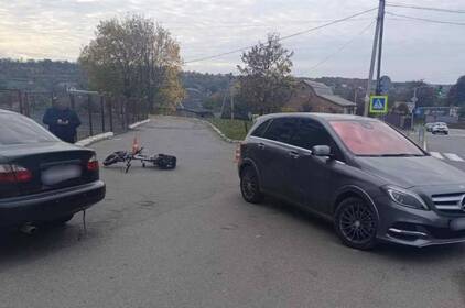 У Гайсині водій електровелосипеда потрапив під колеса легкового авто (оновлено)