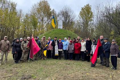 Брацлав віддав шану захисникам України під час ходи до Козацької могили (фото)