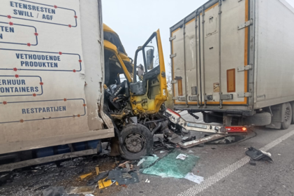 Поліція Вінниччини встановлює обставини ДТП, у якій травмувався пасажир вантажівки

