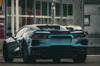 Тонкощі нанесення автомобільного лаку: як домогтися дзеркального блиску