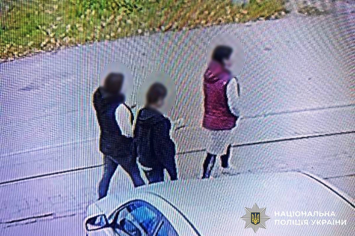 У Вінниці затримали 18-річну дівчину, яка обікрала пенсіонерку після «прохання поїсти» У Вінниці затримали 18-річну дівчину, яка обікрала пенсіонерку після «прохання поїсти»