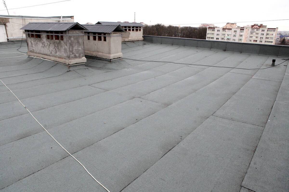 У Вінниці стартував ремонт дахів у двох багатоповерхівках з ОСББ У Вінниці стартував ремонт дахів у двох багатоповерхівках з ОСББ