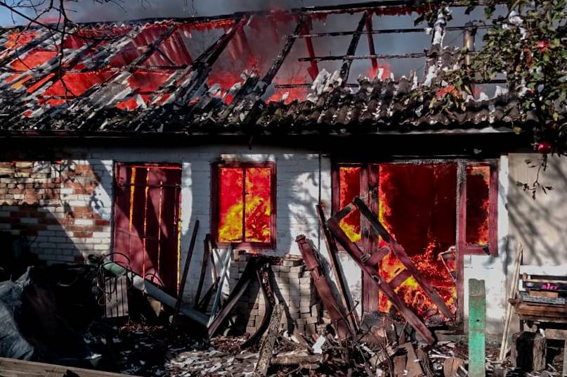 На Вінниччині за добу сталося шість пожеж: горіли господарча будівля, авто та птахівниче господарство На Вінниччині за добу сталося шість пожеж: горіли господарча будівля, авто та птахівниче господарство