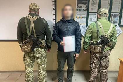 Чоловік «купив» дитину за криптовалюту, щоб виїхати за кордон: що відомо