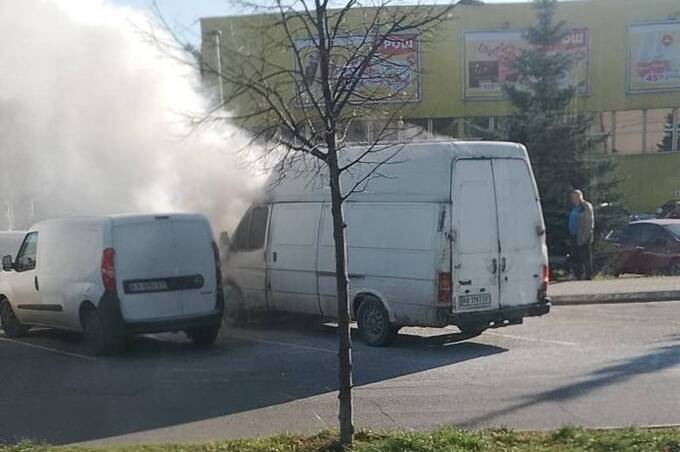 Минулої доби у Вінниці горіла квартира та мікроавтобус