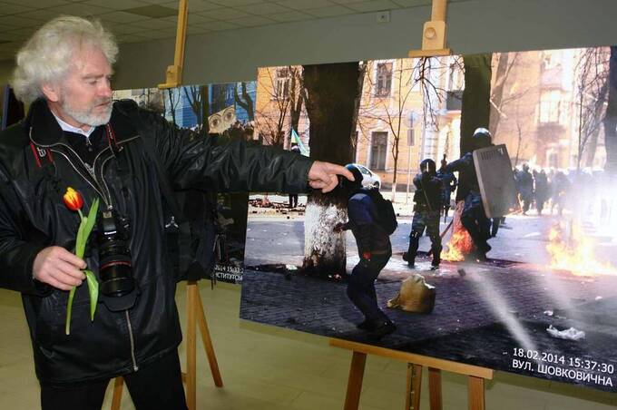 Фото, що стали доказами вбивст: у Вінниці презентують фотовиставку Олександра Тимошенка «Нескорений Майдан»