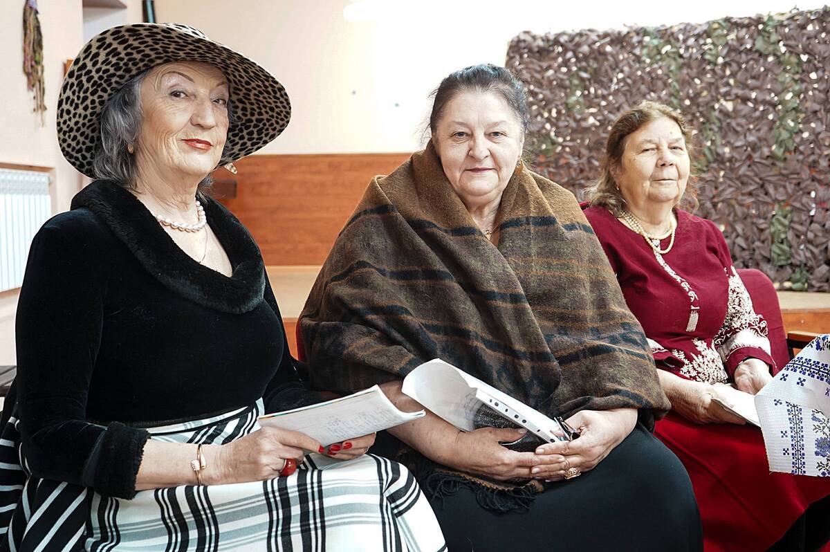 Поезія, що йде від серця: вінничани поважного віку влаштували поетичний вечір у Терцентрі