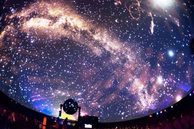 До Дня працівників галузі культури у Вінницькому планетарії відбудеться вечір чуттєвої музики під зорями