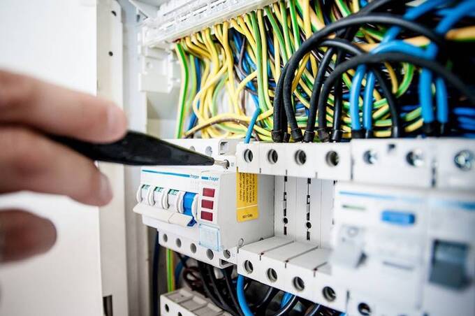 У Вінниці ремонтують електрощитові в житлових будинках — уже понад 40 об’єктів у роботі