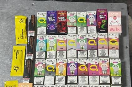 Вінницькі митники затримали молдованина з партією рідин для вейпів