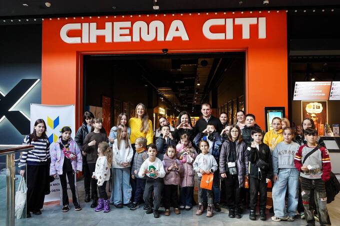 Вінницькі діти відвідали кінотеатр у межах акції «Діти мають право на дитинство»