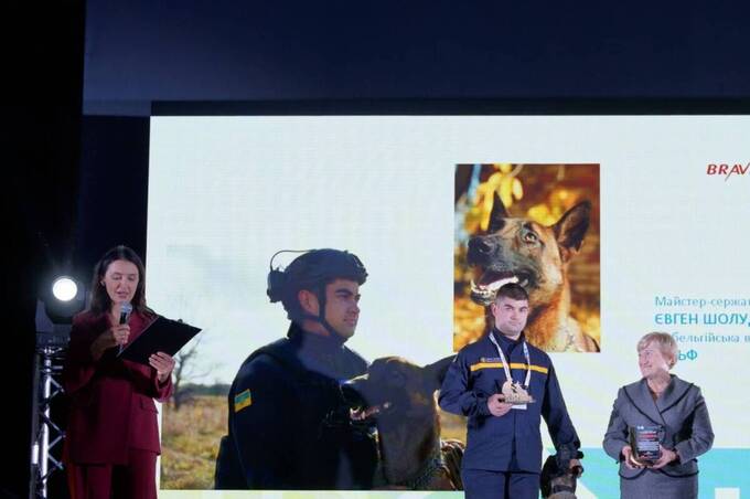 Вінницький рятувальник і його вірний пес Норіс отримали почесну відзнаку