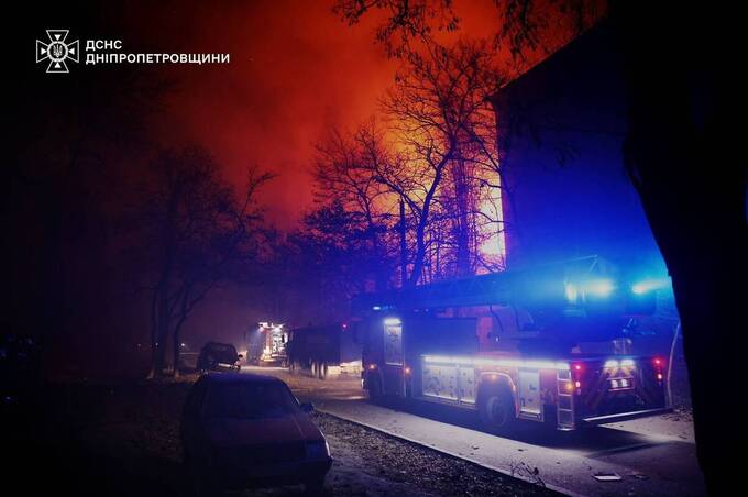 Нічна атака на Дніпропетровщину: поранені, пожежі й масштабні руйнування (фото)