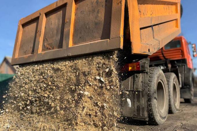 У Вінницькій громаді вирівнюють дороги приватного сектору: сезон грейдерування завершується