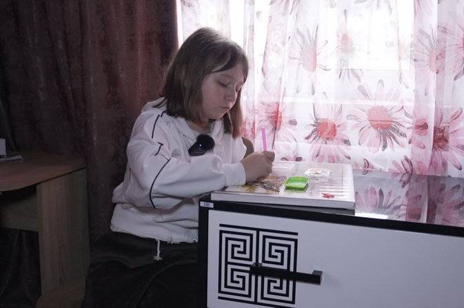 Маленька Ангеліна з Вінниччини після загибелі брата стала волонтеркою і зібрала для ЗСУ понад 210 тис грн