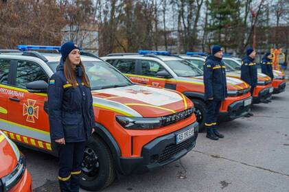 Вінницькі офіцери-рятувальники отримали нові автівки (відео)