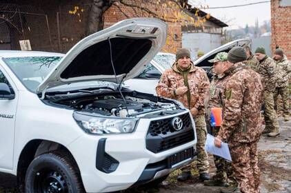 Міжрегіональний координаційний гумштаб передав 6 автомобілів для трьох військових частин