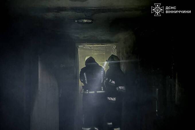 У Барській громаді горів будинок багатодітної родини, постраждала мати та донька