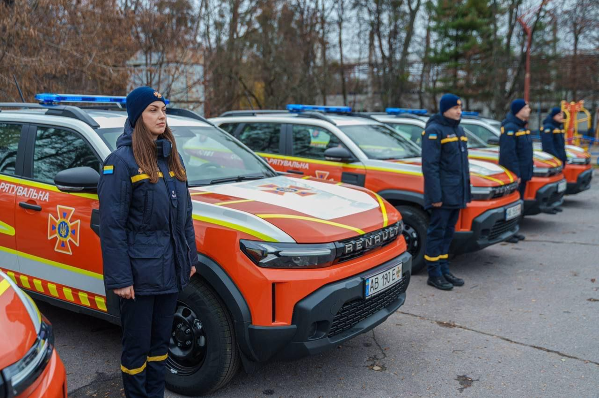 Міжрегіональний координаційний гуманітарний штаб передав 5 автомобілів для рятувальників Вінницької області