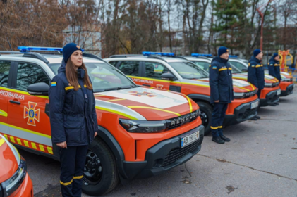 Міжрегіональний координаційний гуманітарний штаб передав 5 автомобілів для рятувальників Вінницької області