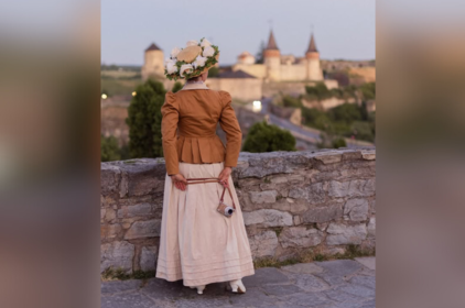 «Мій стиль — це роман із минулим»: вінничанка перетворила повсякдення на подорож у часі