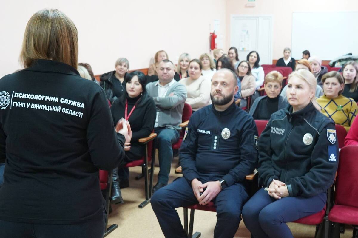 У Вінниці соцпрацівники вчаться ефективно комунікувати з ветеранами: тренінг від психологині поліції