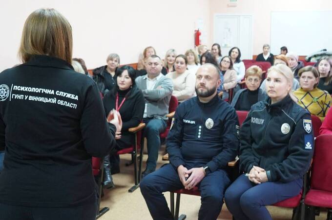 У Вінниці соцпрацівники вчаться ефективно комунікувати з ветеранами: тренінг від психологині поліції