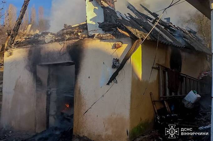 У Могилів-Подільському районі жінка отримала опіки, рятуючи собаку з пожежі