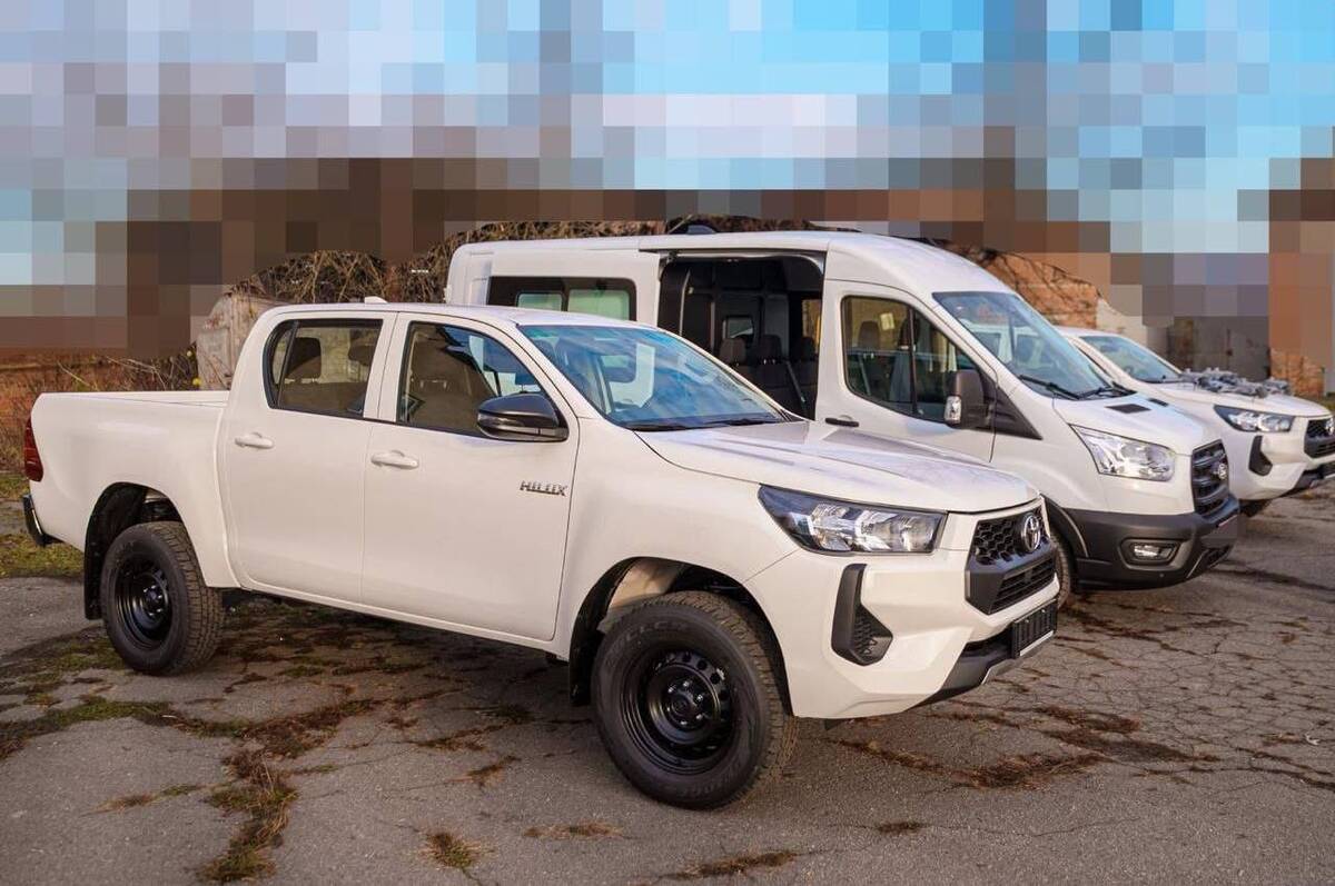 Автомобілі та дрони для військових: Міжрегіональний координаційний гуманітарний штаб передав чергову допомогу