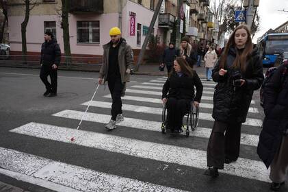 Без бар’єрів та зайвих перешкод: у Вінниці протестували новий інклюзивний маршрут