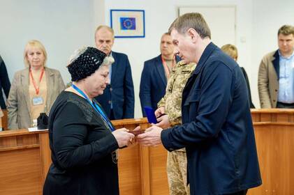 Сергій Моргунов вручив матері Ількіна Гаджизаде посмертний орден «За мужність» ІІІ ступеня