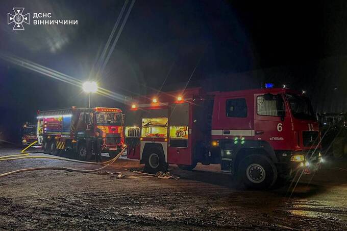 Дві пожежі на Вінниччині за добу: рятувальники врятували зерносушарку та будинок