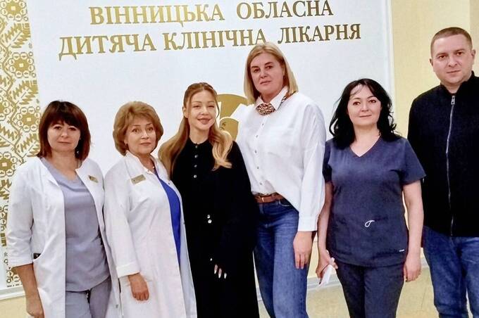 У Вінниці Тіна Кароль навідала дітей, які проходять лікування від онкології