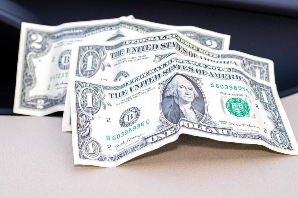 НБУ оновив курс валют: скільки коштує євро, долар та злотий у середу, 3 грудня