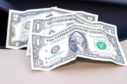 НБУ оновив курс валют: скільки коштує євро, долар та злотий у середу, 3 грудня