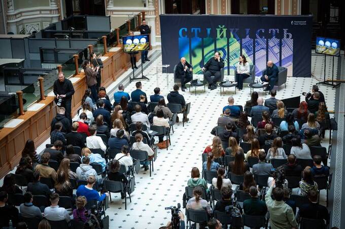 Монети єдності: НБУ презентував нові 10 гривень, що нагадують про незламність України