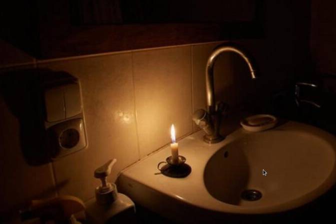 Де сьогодні ремонтують мережі: за якими адресами не буде світла та води