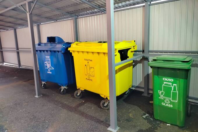 У Вінниці ще три будинки долучилися до сортування сміття: на Довженка відкрили новий майданчик