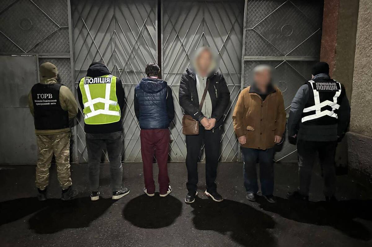 З водія — у «диспетчери»: на Вінниччині таксит заробляв на незаконних трансферах за кордон