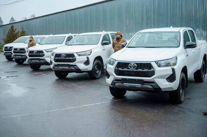 Пʼять нових пікапів та 300 FPV-дронів передав Міжрегіональний координаційний гуманітарний штаб захисникам з «Червоної калини»  