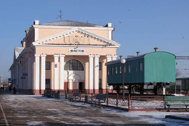 Козятинська електричка змінила рух через обстріл залізниці у Фастові