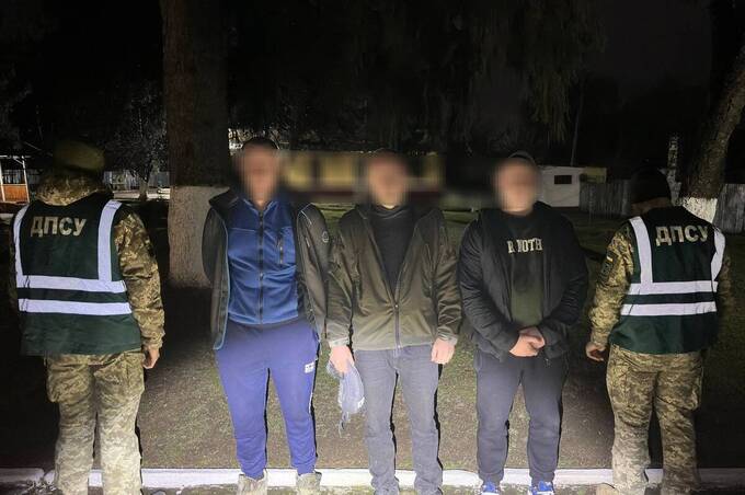 На кордоні зі Словаччиною затримали трьох мешканців Вінниччини